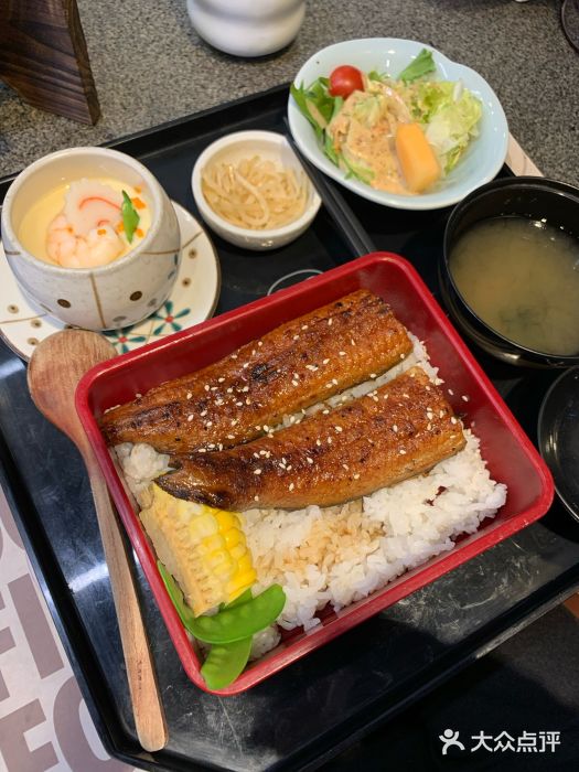 蒲烧鳗鱼饭定食