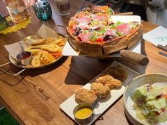 -Dragon Pizza•圆脸龙披萨·牛排餐厅