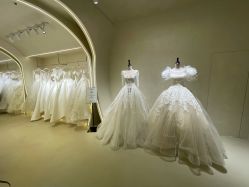 -洋洋婚纱品牌集合店