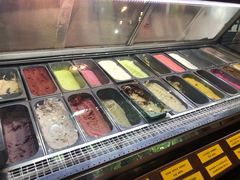 -莓园冰淇淋店