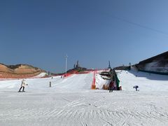 -采薇庄园四季滑雪场