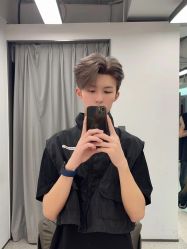 -一家只做男发烫染的店