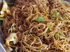 炒粉-大眼强五杯鹅·桑拿鸡煲