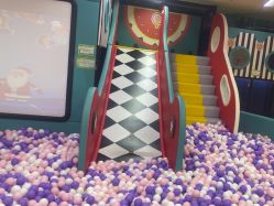 -孩子王童乐园(西安万象城店)