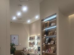 -HIMO海马体照相馆(上海华润CP静安店)