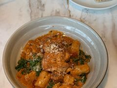 -ROAST coffee & eatery