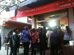 排队的众人-王阿姨文昌油赞子(府桥街店)