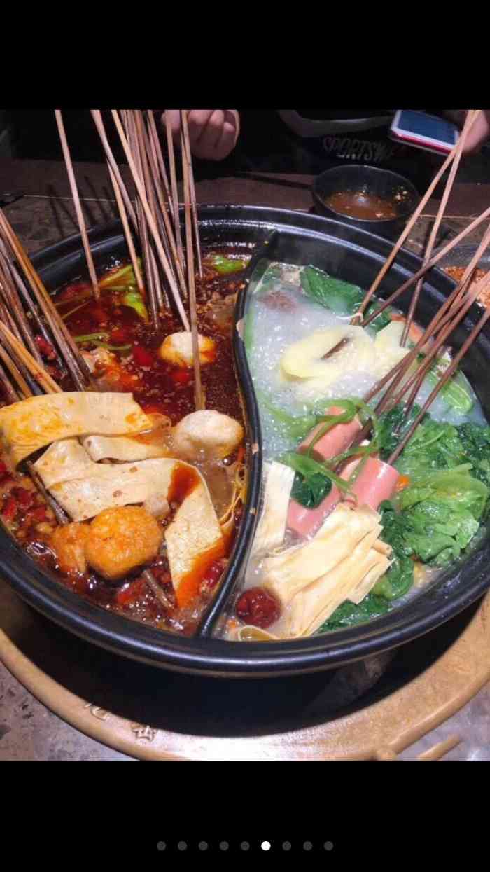 龙窑砂锅串串香(临汾路店)-"来这家吃的晚饭,串串自取,点的鸳鸯锅.