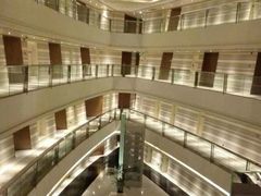 -上海滴水湖皇冠假日酒店