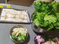 -围炉肉舍•炭烤活鳗•丹东海鲜烤肉(步行街店)