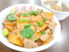 青椒红萝卜炒肉盖码饭-百年德园(侯家塘店)