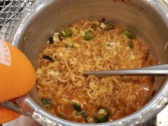 辛拉面-不好找木炭烤肉