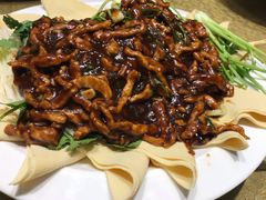 -老码头黑皮肘子锅包肉(赣水路店)