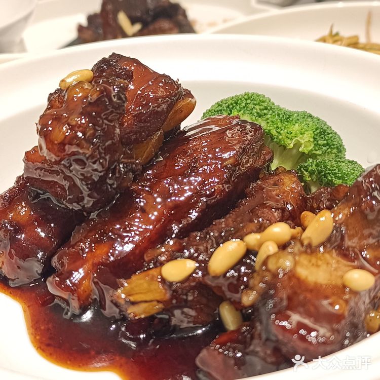 老门东的这家侯品。这么说吧，能把姓氏放在店招上的