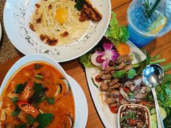 -Chom Cafe and Restaurant