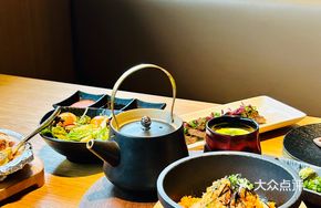 Charcoal-fired Classic Stone Pot Bibimbap