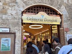 -Gelateria Dondoli