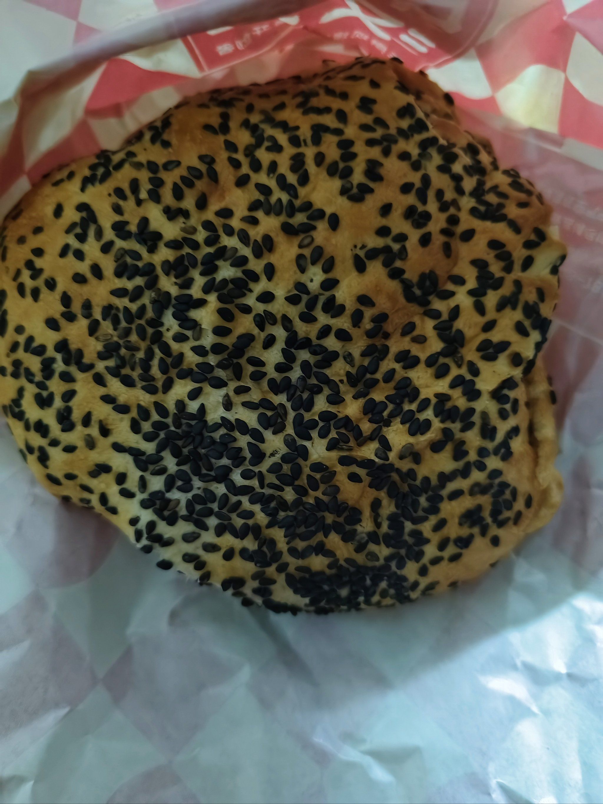 第一次觉得塔斯汀汉堡恶心,真的超级恶心,为什么要弄这么多芝麻,给我