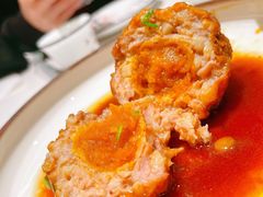 鸭蛋黄狮子头-梅飞酒家(名辉豪庭店)