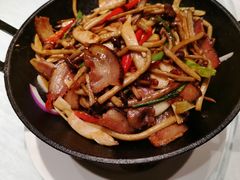 茶树菇炒腊肉-咪咪川菜(长乐西路店)