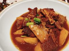 黄萝卜炖牛肉-水煮鱼乡·川京菜(蛇口店)