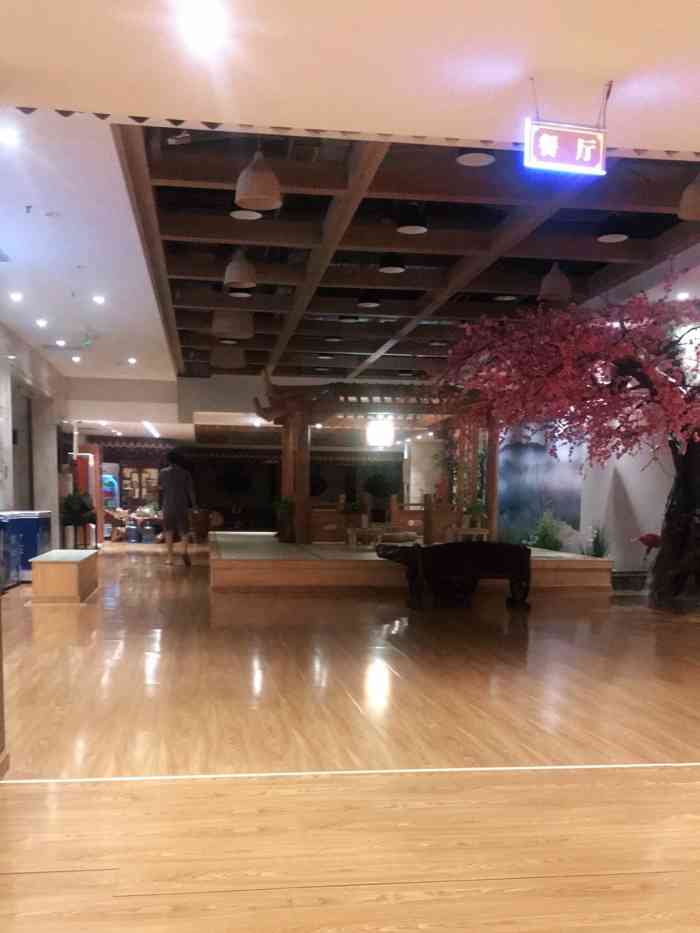 十洲云水大酒店云水桑拿-"老店需要装修了,设施有点太陈旧了,服务还.