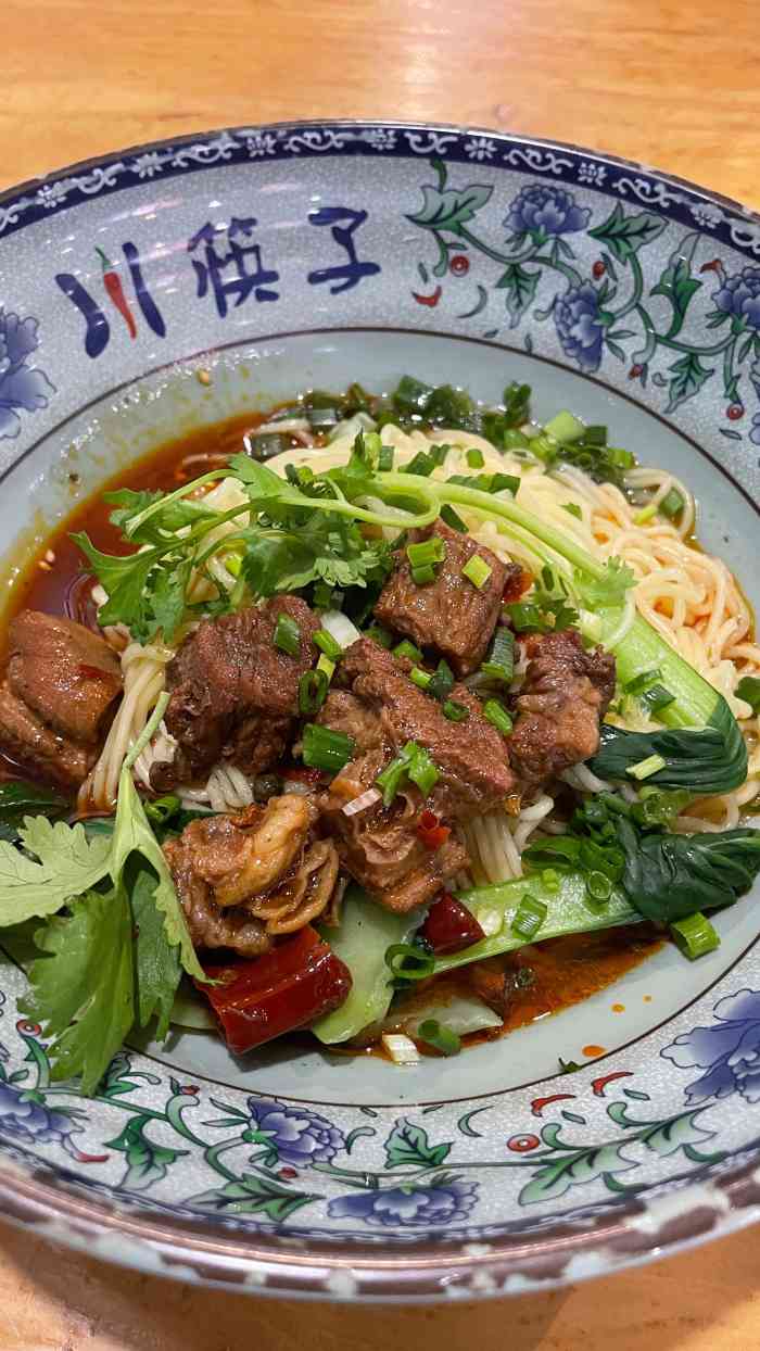 给孩子买圣诞礼物然后和媳妇儿俩人随便找了一家吃点小面不赖还点了一