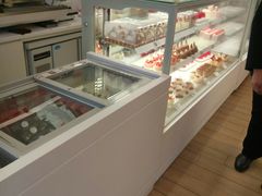 面包甜点陈列柜-好利来(朝外店)