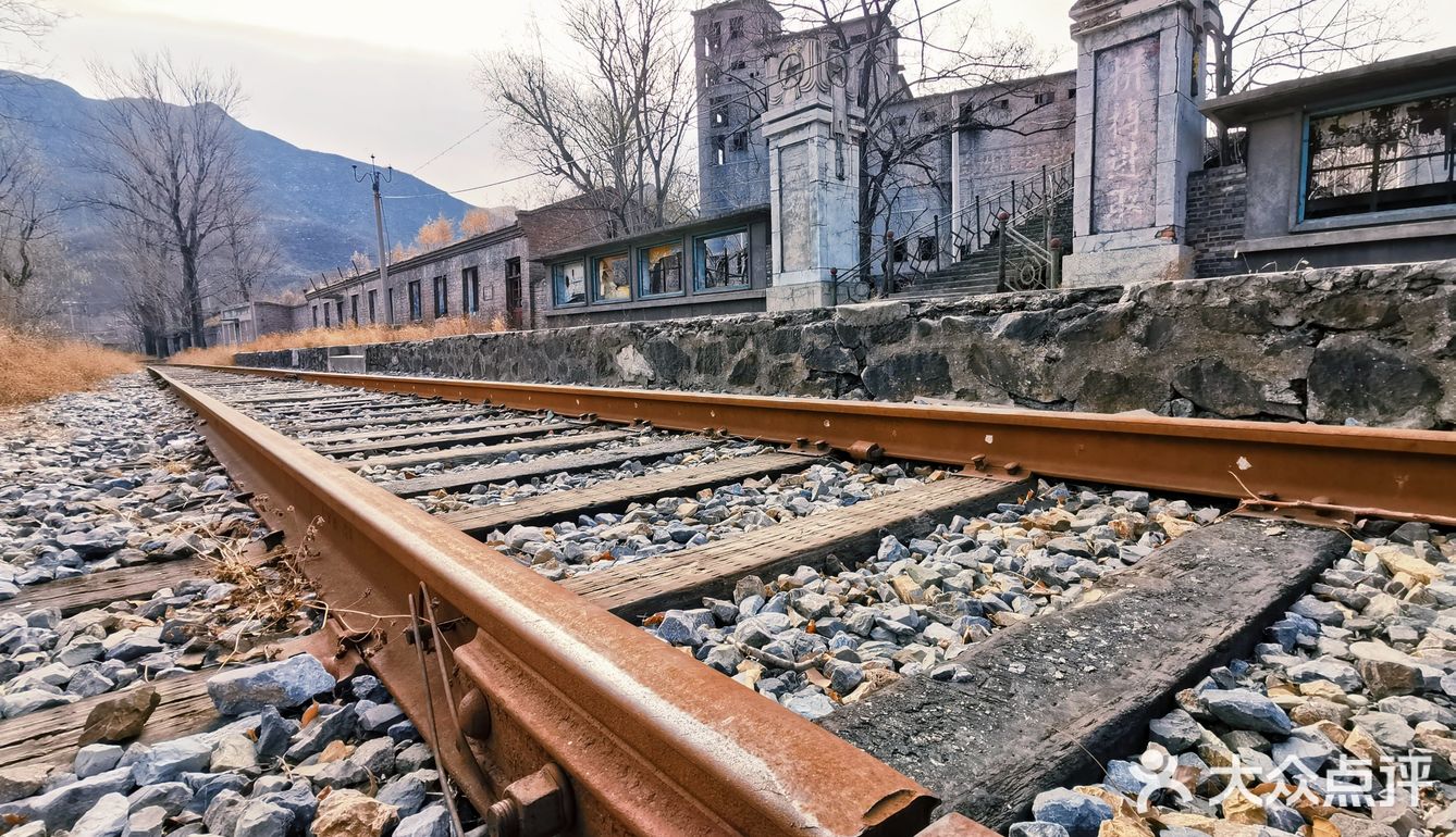 王平煤矿废墟