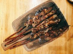 红柳羊肉串-阿里家·新疆烤肉酒場 by MIG