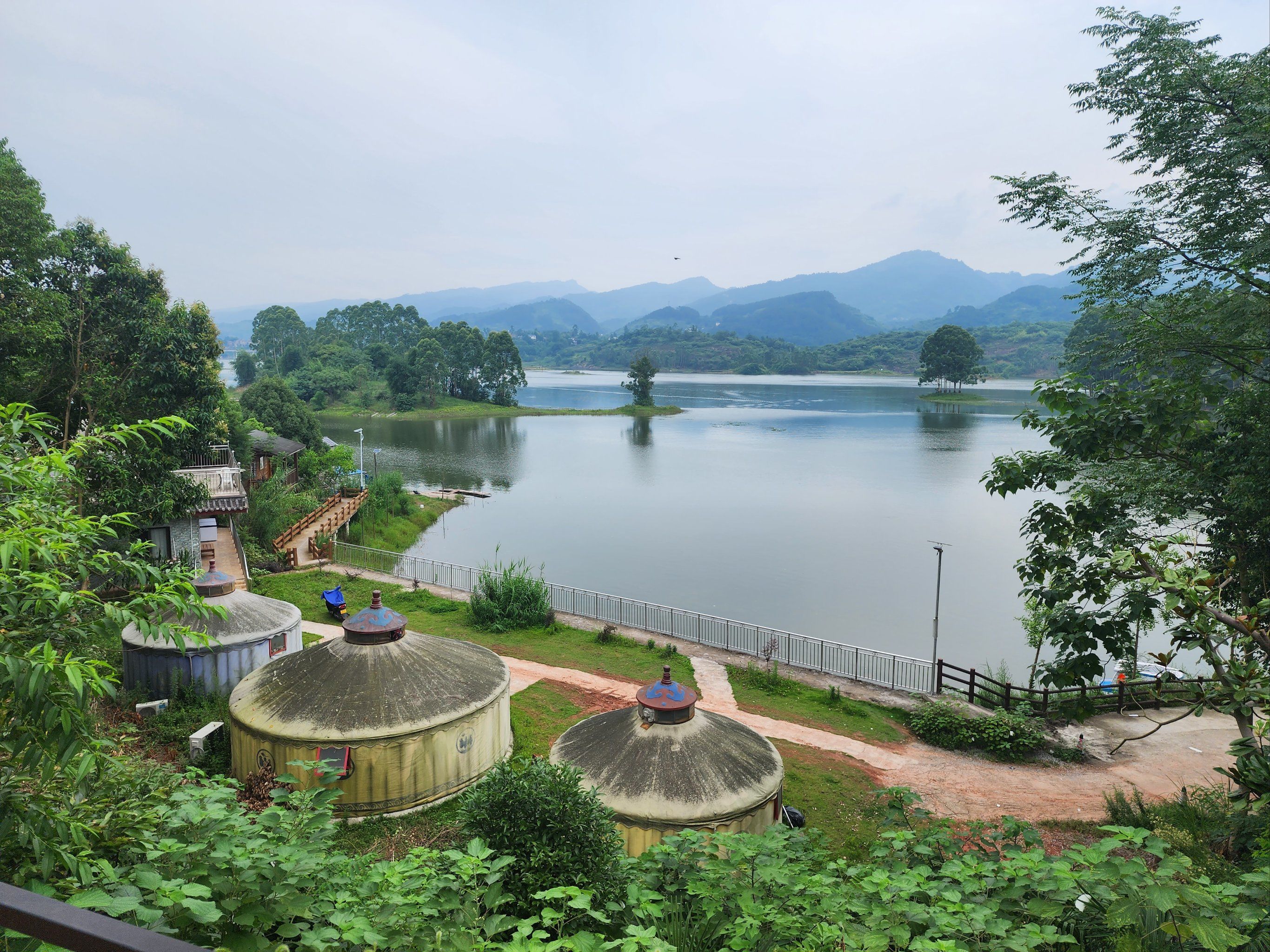 大洪湖垂钓中心度假村风景宜人,环境优美