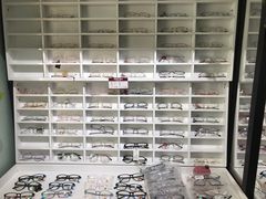 -视野联行眼镜•蔡司•依视路(温江店)