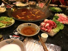 -茅草房·河畔园林火锅