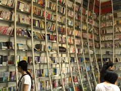 -钟书阁(松江泰晤士小镇店)