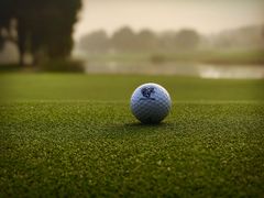 -东方双鹰高尔夫俱乐部-西北1门地上停车场