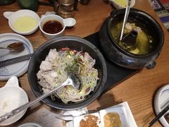 -云海肴·汽锅鸡·云南菜(天山百盛优客店)