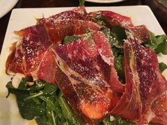 芝麻菜沙拉配风干火腿-羽深肉铺 Steak & Wine