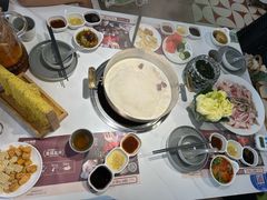 -洪氏嗨捞·广东猪肚鸡·椰子鸡火锅(西咸万象城店)