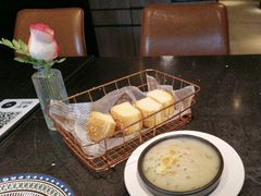 软香黄油面包佐芝士焗菌菇酱-西堤厚牛排(国瑞店)