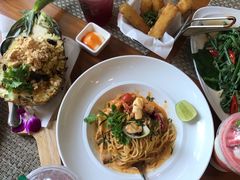 -Chom Cafe and Restaurant