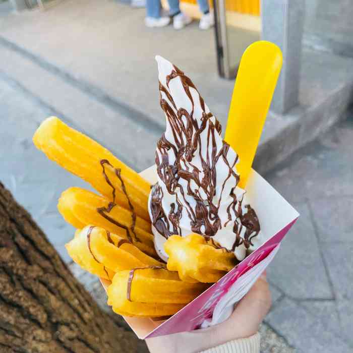 吉事果(南锣鼓巷一分店)-"[薄荷]环境:据说这是网红小吃,油条77.