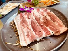 厚切黑猪五花-围炉肉舍丹东海鲜烤肉·烤活鳗(步行街店)