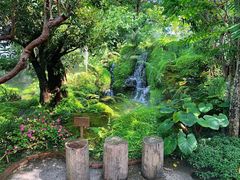 -Chom Cafe and Restaurant