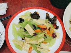 -聚首堂·特色小吃·肘子(什刹海德胜门店)