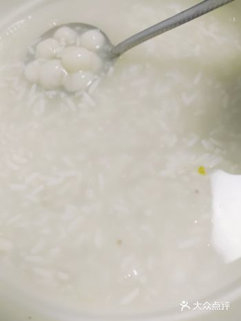 南方人传统甜品点心酒酿圆子，很多场合都会出现