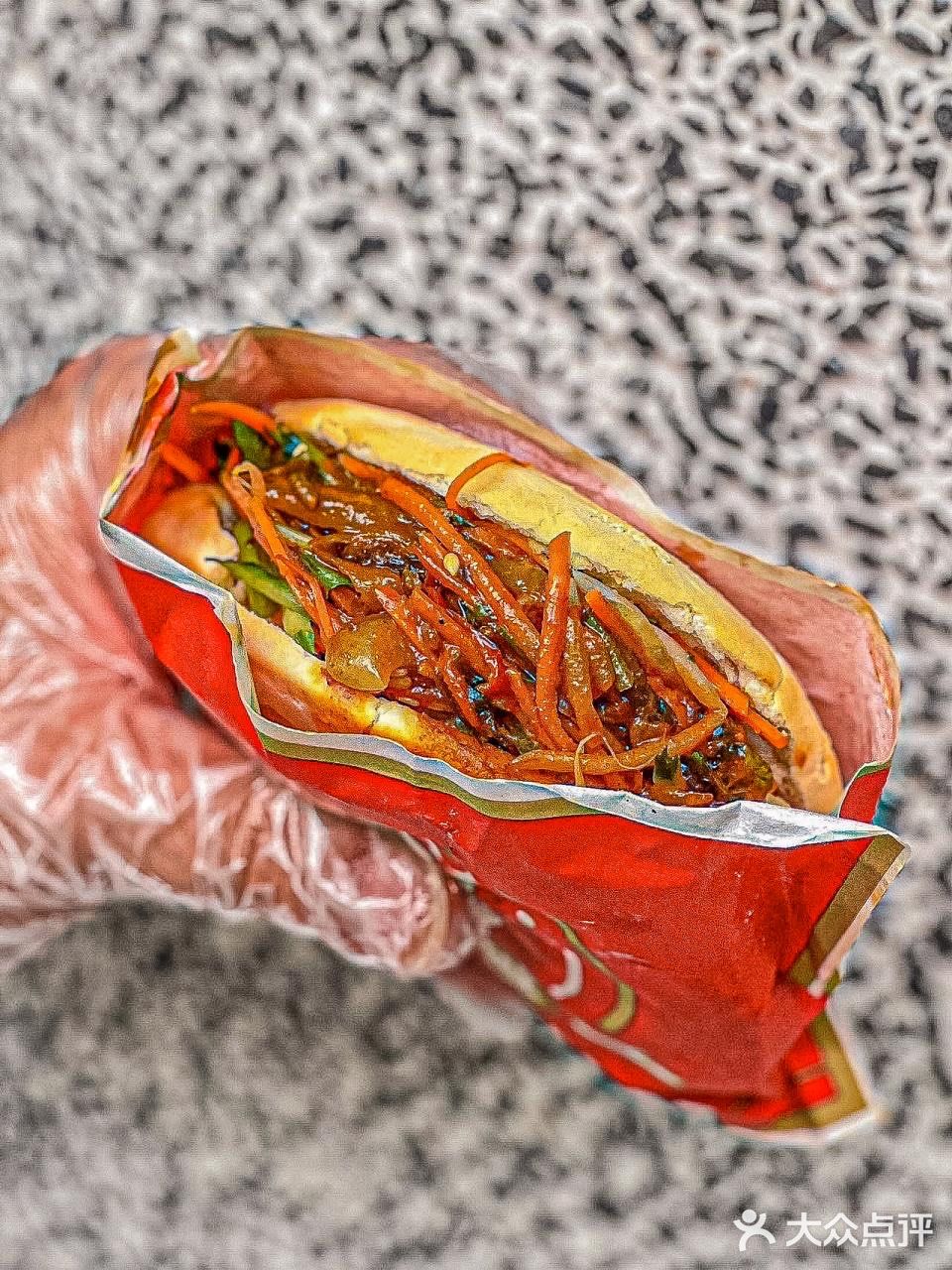 何以解忧，唯有这满料肉夹馍
