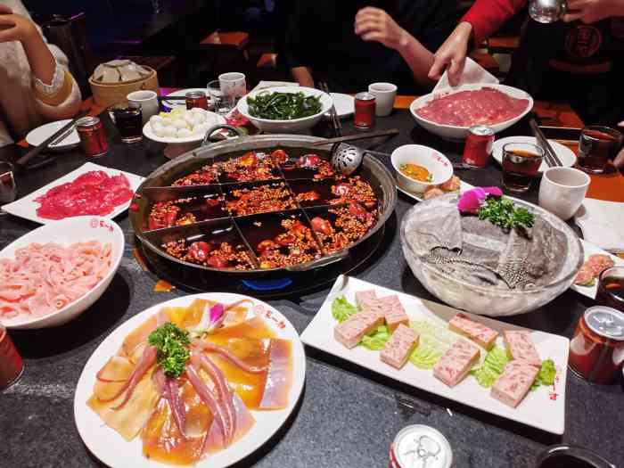 家一加火锅(鎏嘉码头店)-"这家店位置就在北滨路鎏金码头附近 招牌.