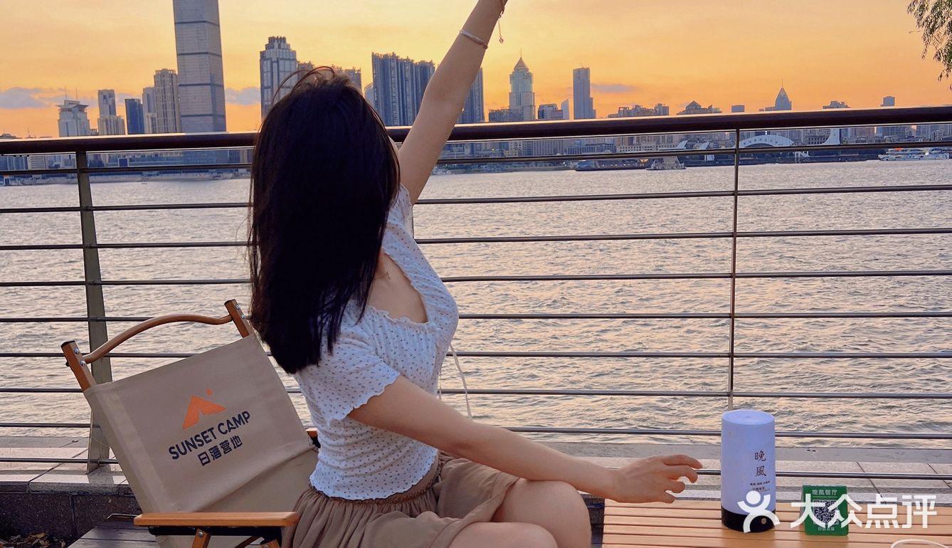 专属武汉的江景晚风烧烤！