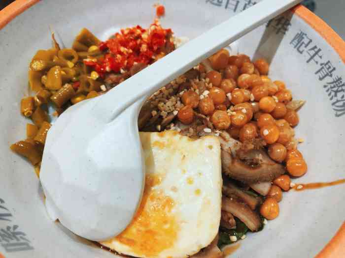 嗦粉佬(瑞谷店)-"和朋友两个人过去的,店面蛮好找的,没几桌.