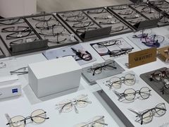 -豪门视光·星趣控·蔡司依视路眼镜代理商(中央大街店)